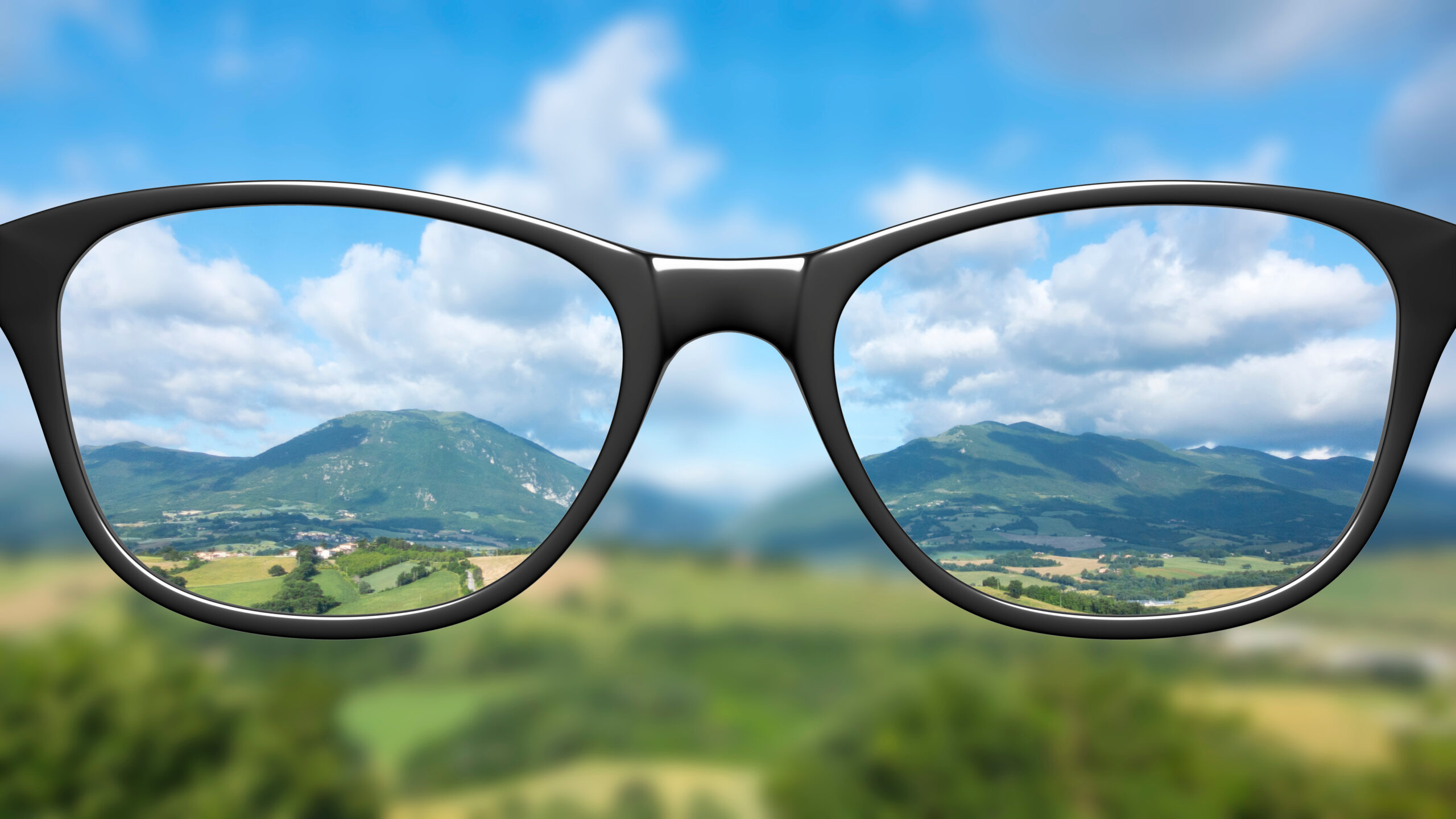 View through glasses sharp with glasses unsharp without glasses